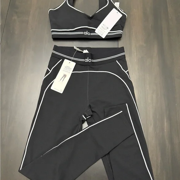 ALO Yoga Black Leggings and Bra Set with White Accents - Picture 1 of 6